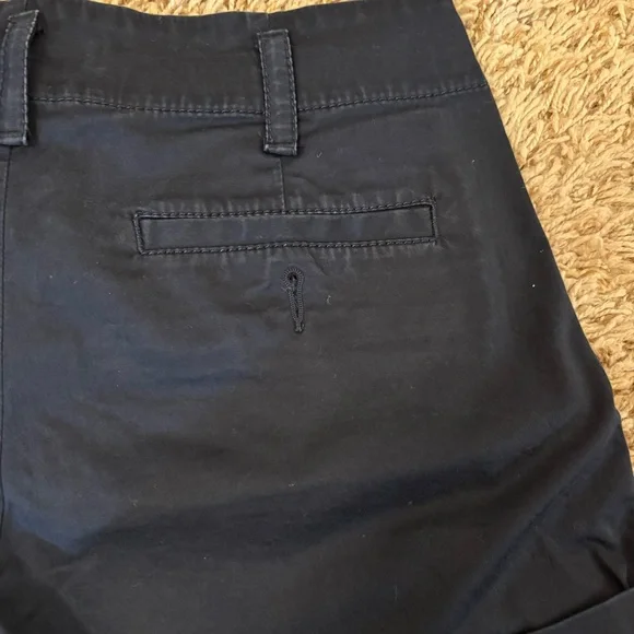 Banana Republic Black Women’s Shorts - Stretch - Size 2 - Picture 3 of 5